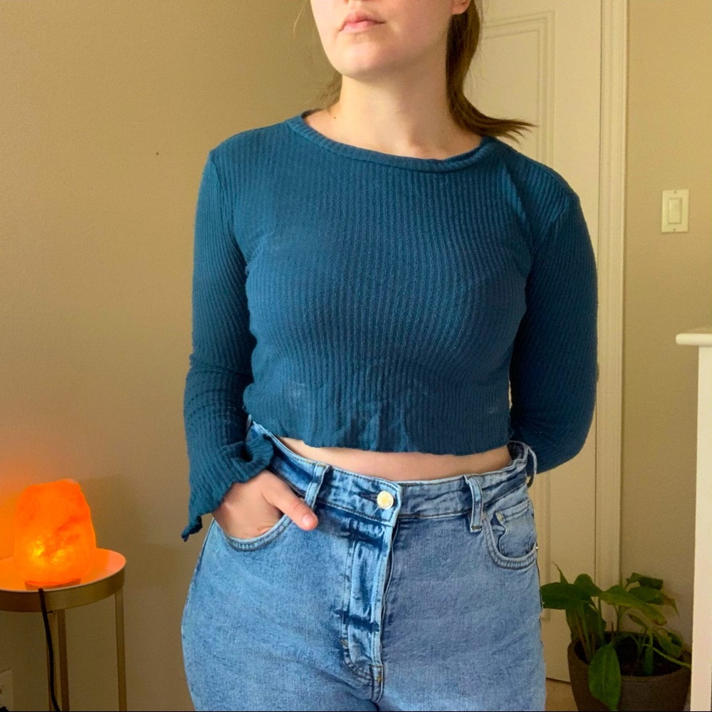 Split sleeve crop top